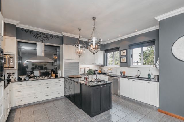 5 Bedroom Property for Sale in Aurora Western Cape